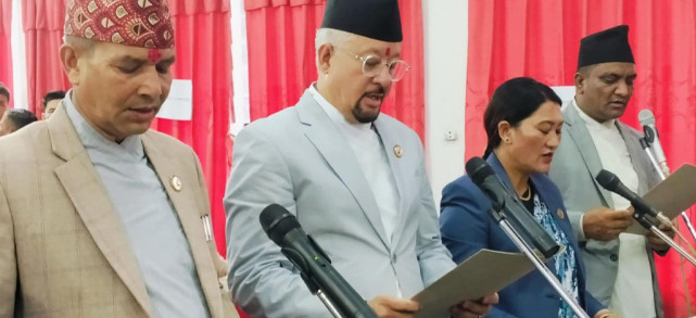 कर्णालीका नवनियुक्त मन्त्रीहरूले लिए शपथ