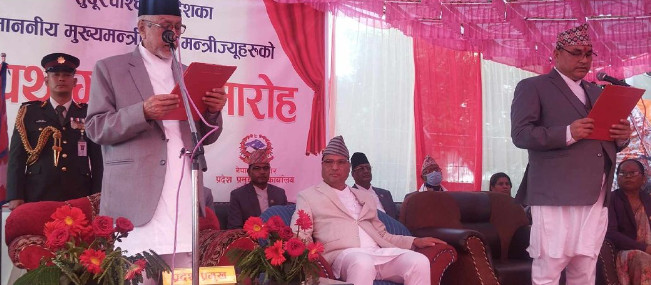 मुख्यमन्त्रीसहित मन्त्री र राज्यमन्त्रीले लिए शपथ