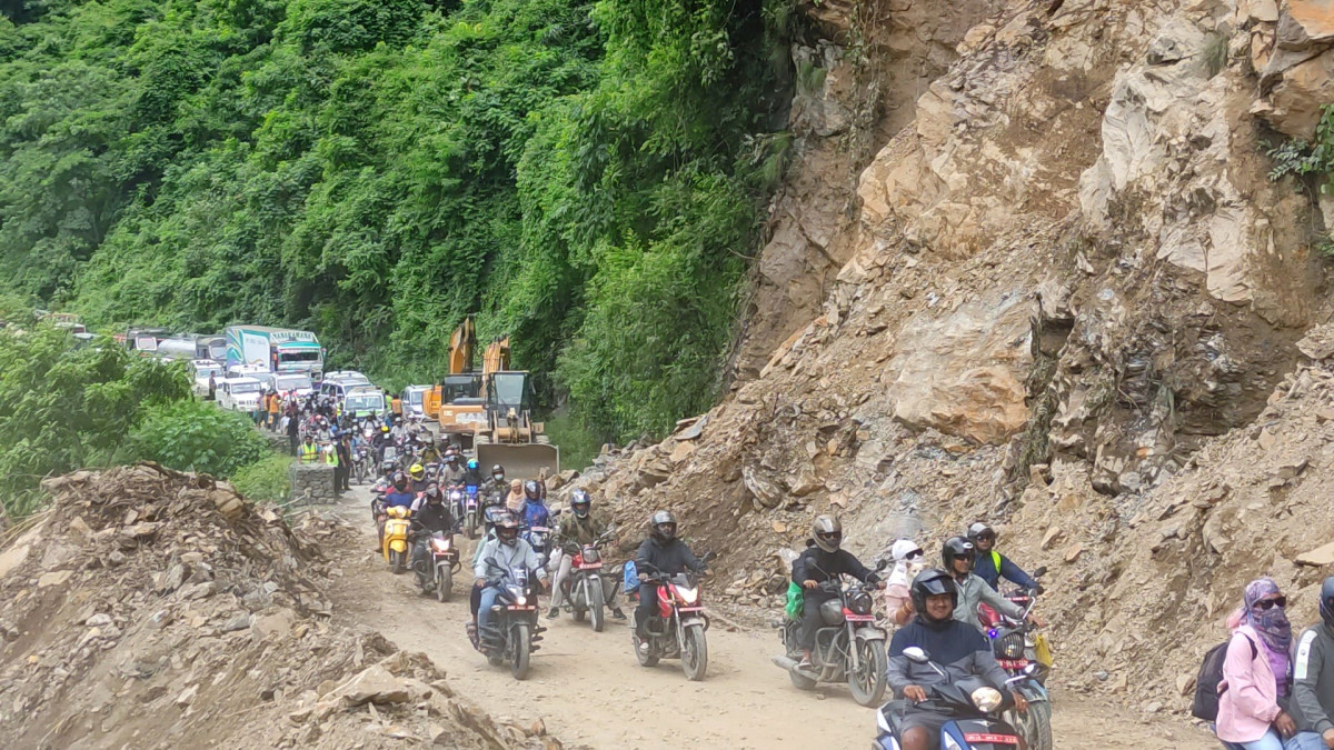 बीपी राजमार्गमा आज साँझदेखि ठुला गाडी पनि चल्ने
