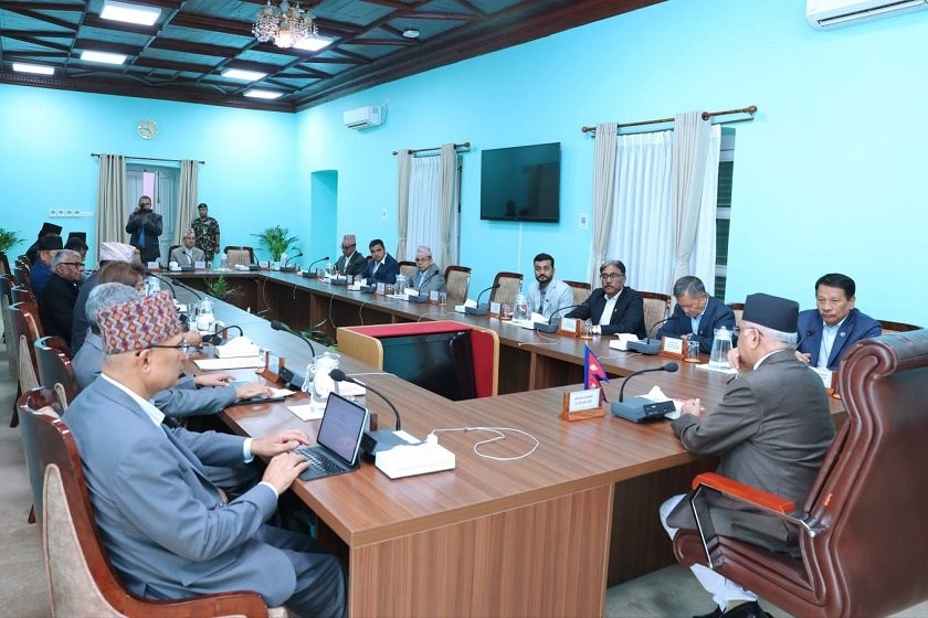 सिंहदरवारमा आकस्मिक मन्त्रिपरिषद् बैठक जारी