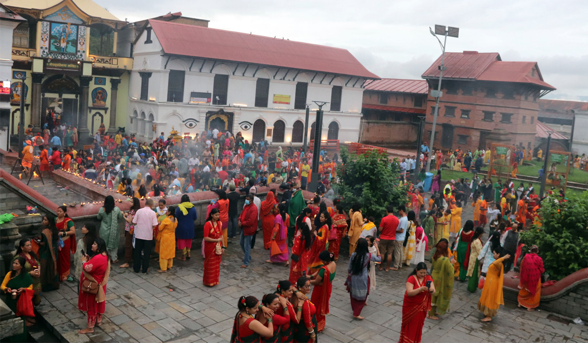 साउनको अन्तिम सोमबार आज, पशुपतिनाथसहित शिवालयमा भक्तजनको भीड