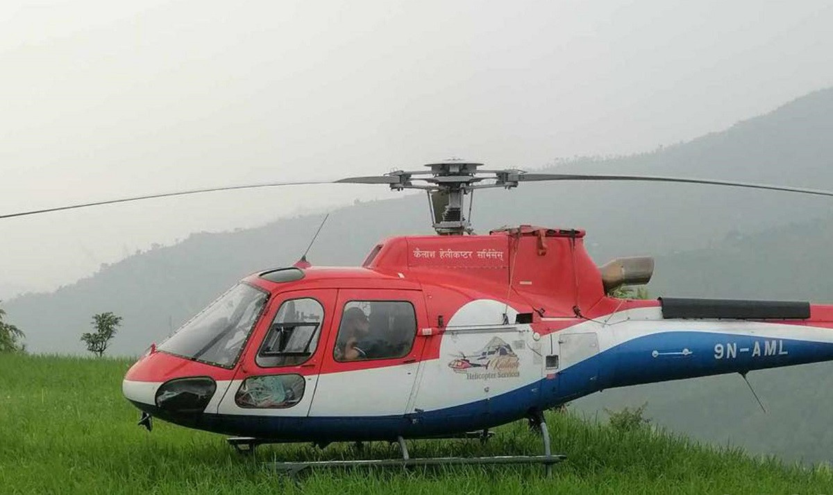 काठमाडौं जाँदै गरेको हेलिकोप्टर धादिङमा आकस्मिक अवतरण