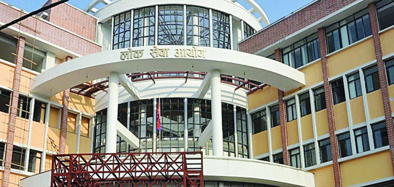 निजामती प्रशासन किसानकै छोराछोरीको भरमा