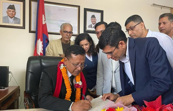 चलचित्र विकास बोर्डको पदभार सम्हाले दिनेश डिसीले