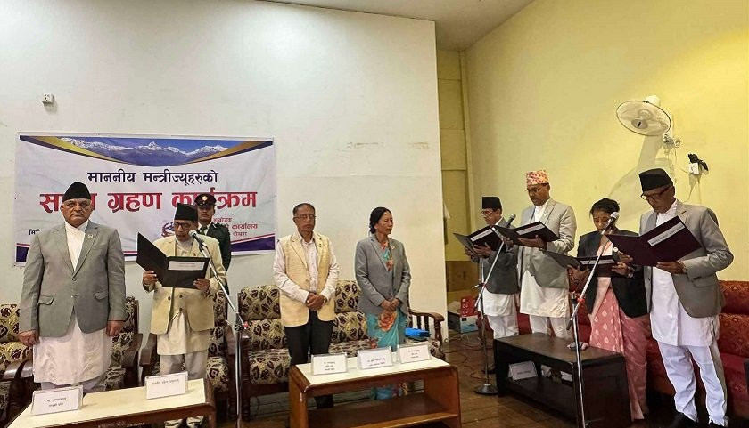 गण्डकी सरकारमा सहभागी एमालेका चार मन्त्रीले लिए शपथ