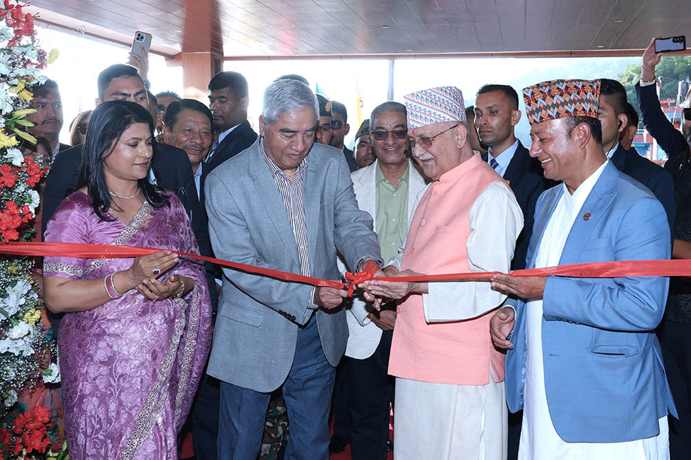ओली र देउवाद्वारा बुढानिलकण्ठमा नयाँ रिसोर्टको उद्घाटन