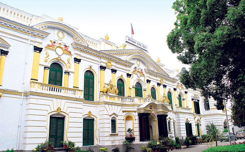 ५० अर्ब तरलता खिच्दै राष्ट्र बैंक