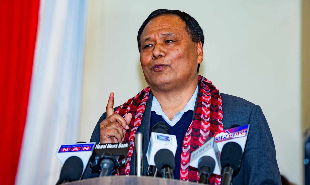 कुलमान घिसिङ जब मन्त्रीकै अगाडि कड्किए…