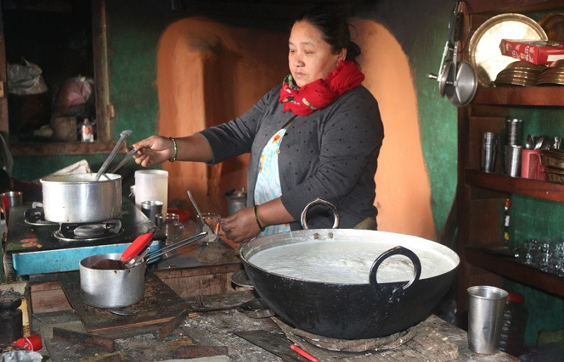 चिया बेचेरै मासिक ५० हजार रुपैयाँभन्दा बढी बचत, छोराछोरीले पढे स्नातकोत्तर
