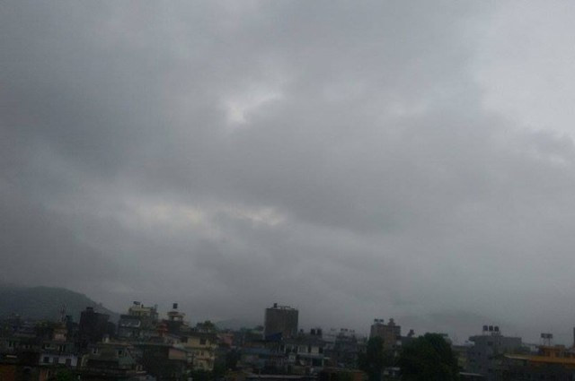 तराई तथा उपत्यकामा हुस्सु, उच्च पहाडी भेगमा हिमपात