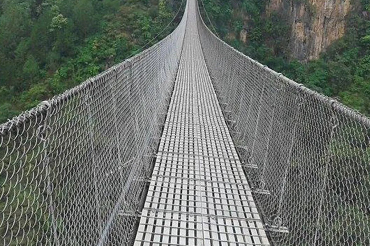 हाडेभिर र खारा जोड्ने झोलुङ्गे पुल निर्माण