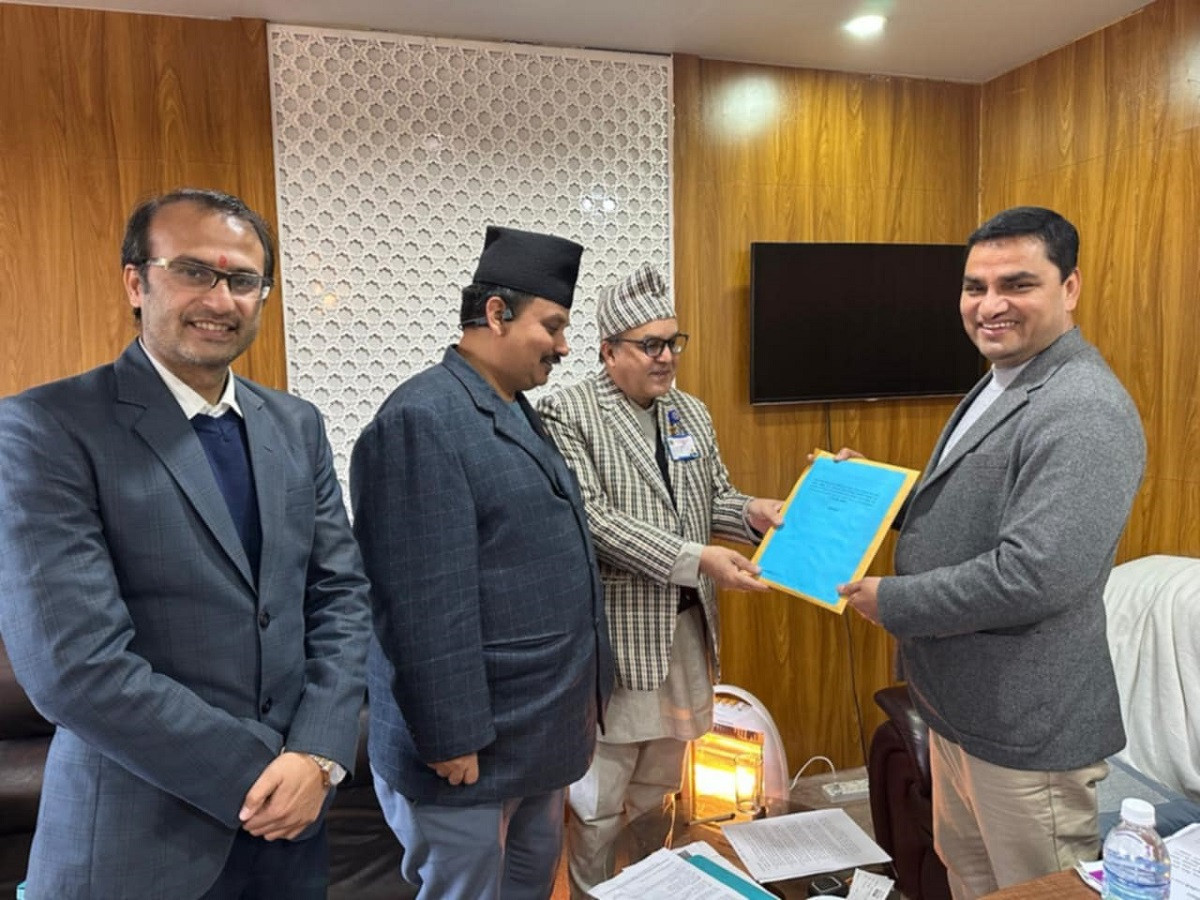 चिकित्सकको तलब २ लाख ५० हजारसम्म सुनिश्चित गर्न सिफारिस