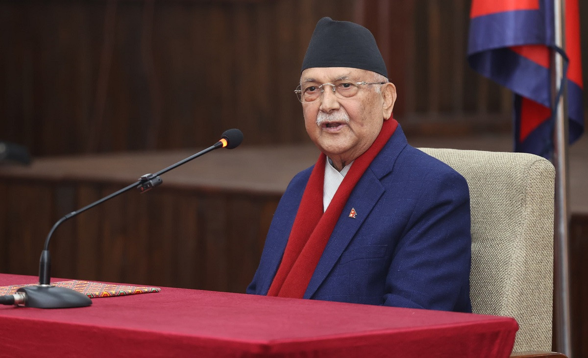 पत्रकार सम्मेलन गरेर अध्यादेश सार्वजनिक गर्दै प्रधानमन्त्री