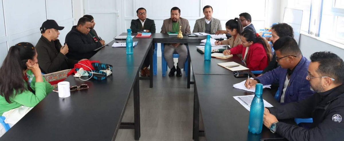 रास्वपा संसदीय दलको बैठक वनस्थलीमा