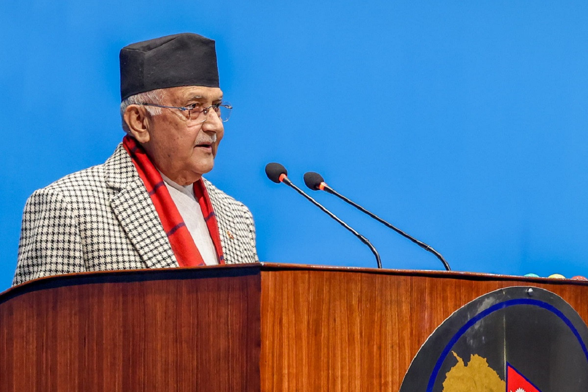 सरकार ढल्छ भन्नेलाई ओलीको जवाफ- राजनीति मञ्चमा ‘ढलेँ-ढलेँ’ गीत गाएको सुहाएन