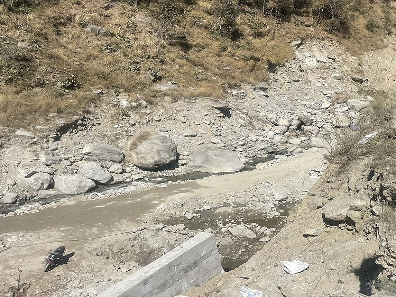 तातोपानी नाका जोड्ने लिपिङ खोलामा बेलिब्रिज राख्न शुरू