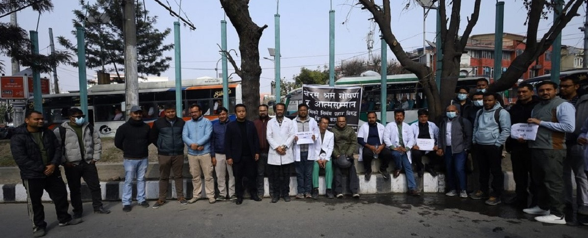 आकस्मिकबाहेक सबै सेवा ठप्प पार्ने आवासीय चिकित्सकको घोषणा