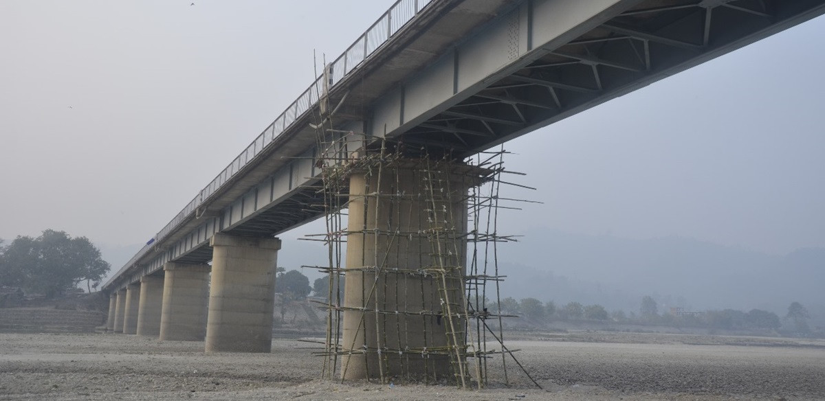 बागमती पुलको बिम चर्किएपछि मर्मत सुरु