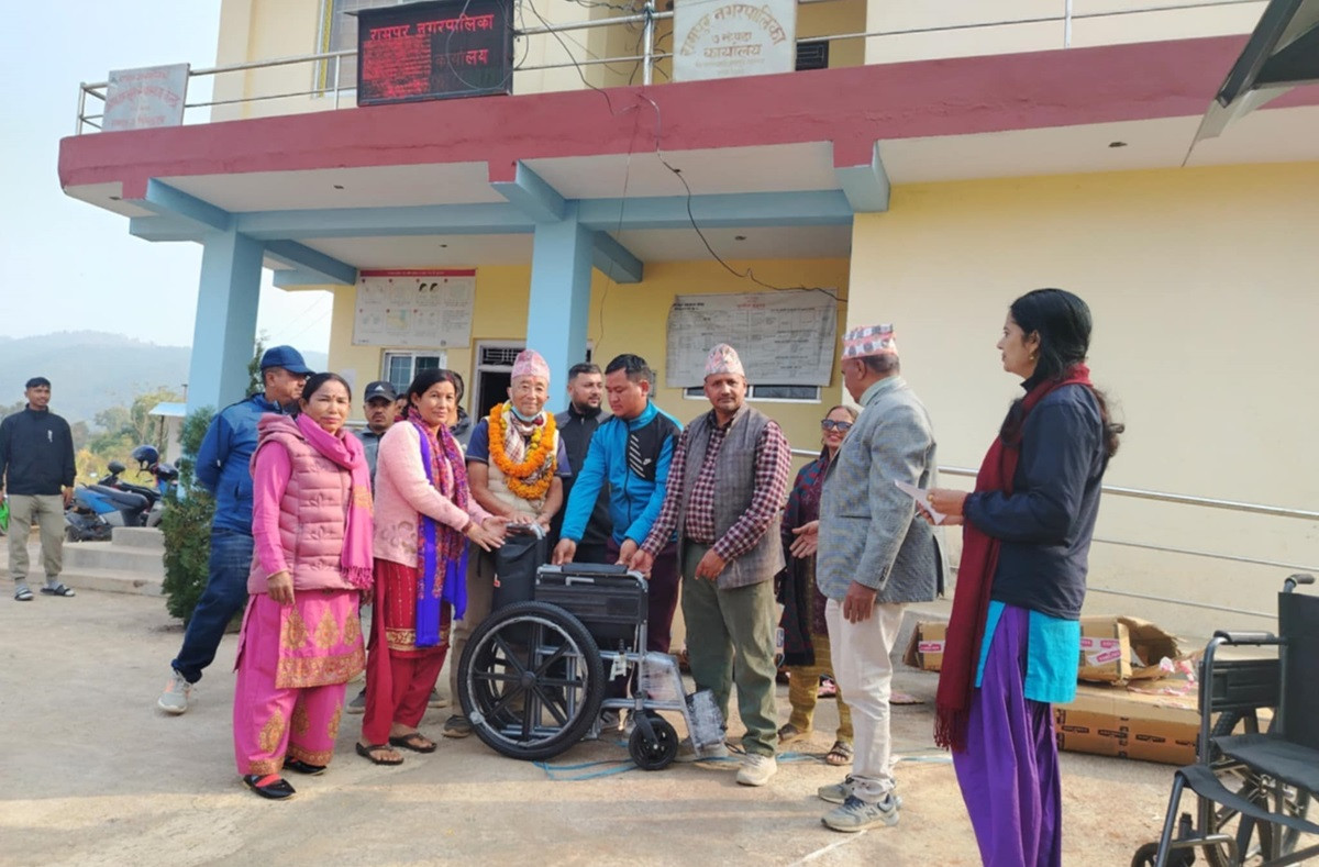 फरक क्षमता भएका व्यक्तिलाई सहायता सामग्री उपलब्ध