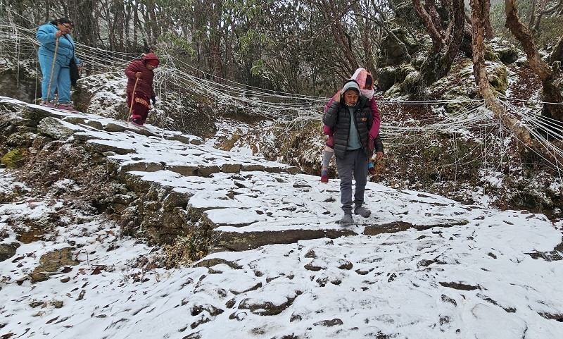 ताप्लेजुङ्गको पाथीभरा क्षेत्रमा हिमपात