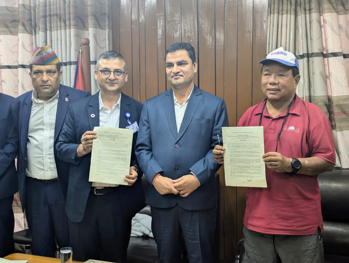 आविष्कार केन्द्रद्वारा ठूला अस्पतालमा बिग्रिएका ४ सय ८४ वटा उपकरण मर्मत