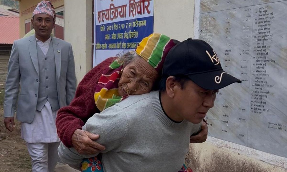 दिक्तेलमा निःशुल्क आँखा शल्यक्रिया शिविर