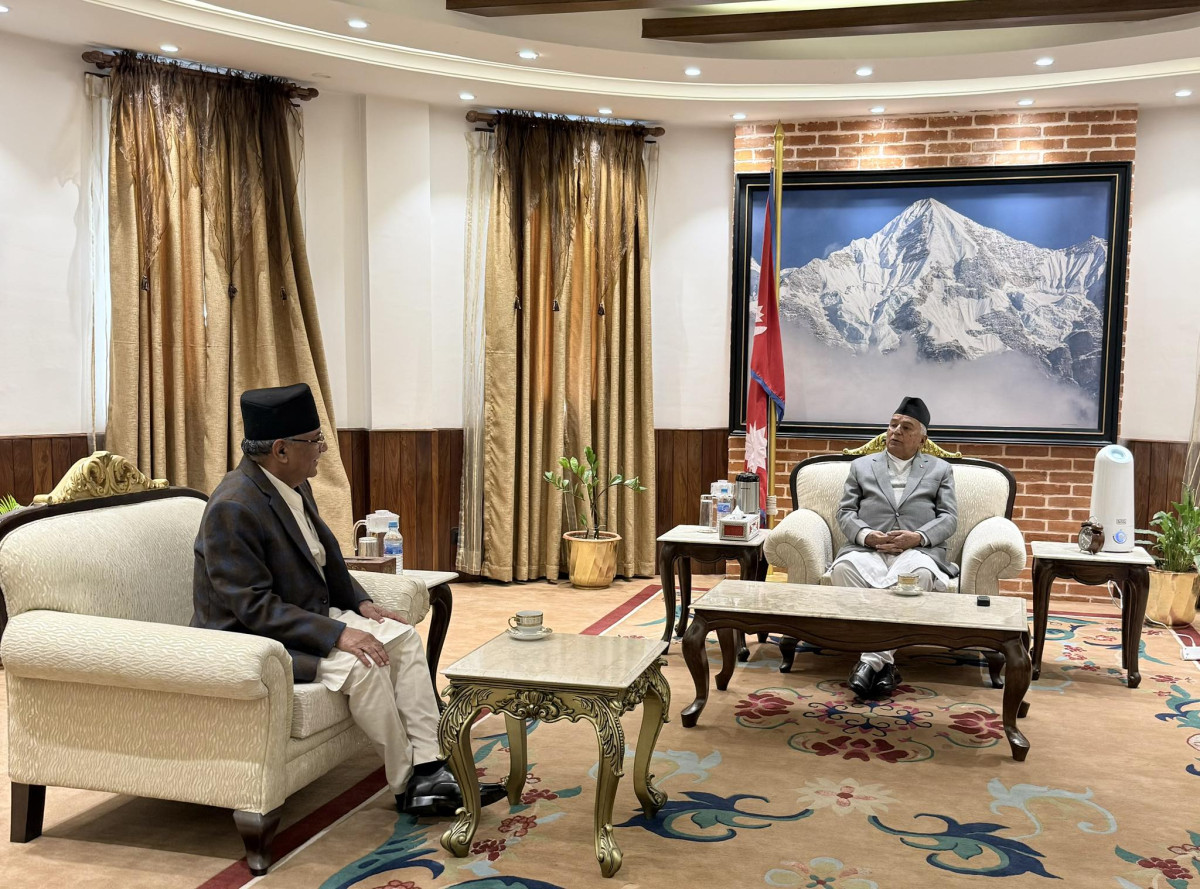 राष्ट्रपतिसँग भेट्न शीतलनिवास पुगे प्रचण्ड