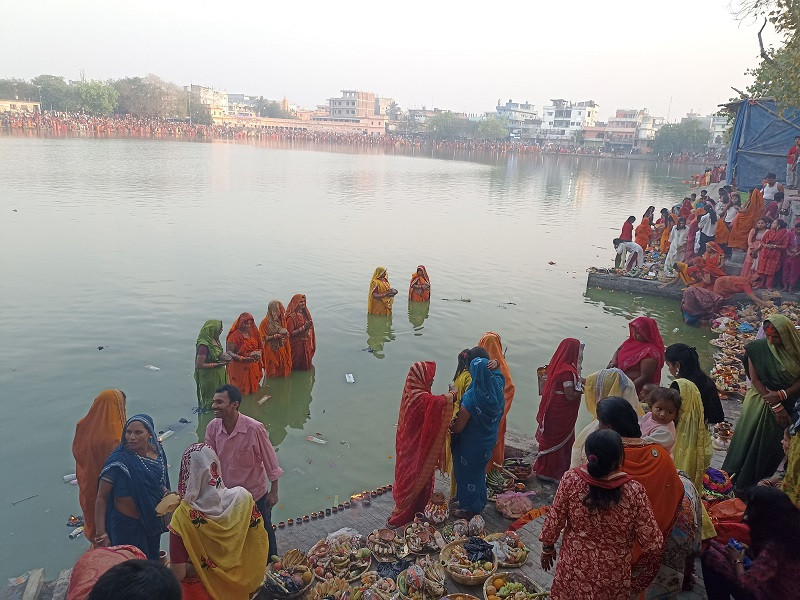 उदाउँदो सूर्यलाई अर्घ्य दिँदै चैती छठ पर्व सम्पन्न