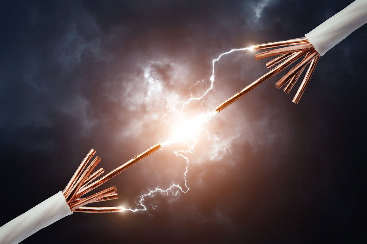 करेन्ट लागेर मृत्यु