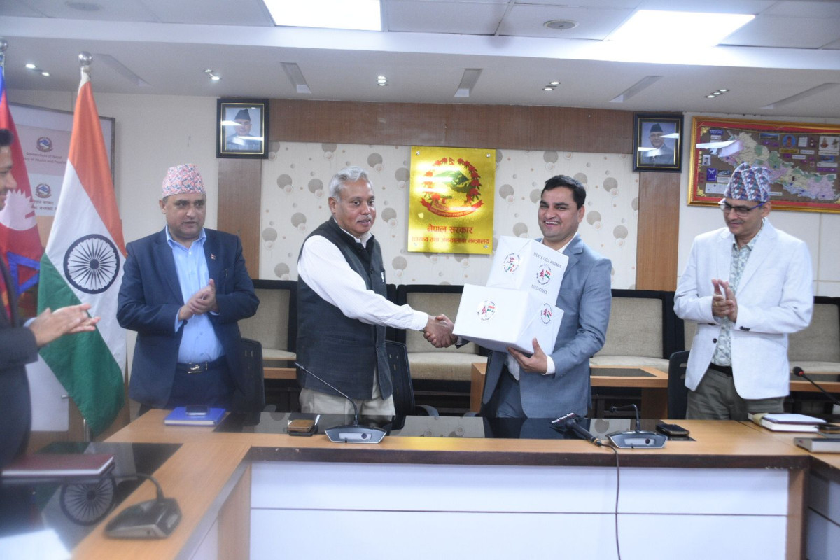 स्वास्थ्य मन्त्री पौडेलले थारु समुदायको वंशाणुगत समस्या सिकलसेलका लागि घोषणा गरेको निःशुल्क भ्याक्सिन वितरण प्रक्रिया शुरु, भारतद्वारा प्राप्त भ्याक्सिन थारुबहुल क्षेत्रमा वितरण गरिने