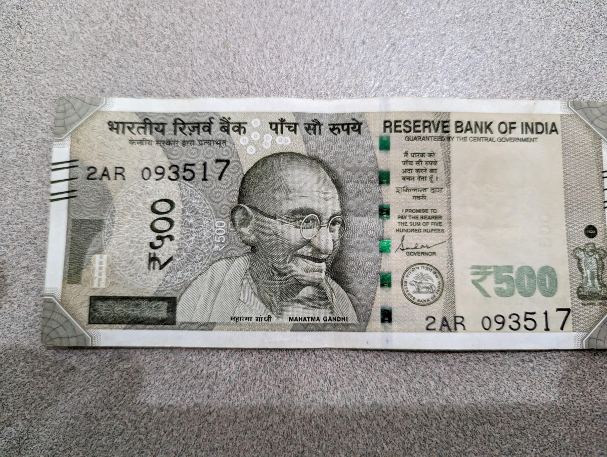 पसलमा नक्कली नोट दिँदा प्रहरीको फन्दामा