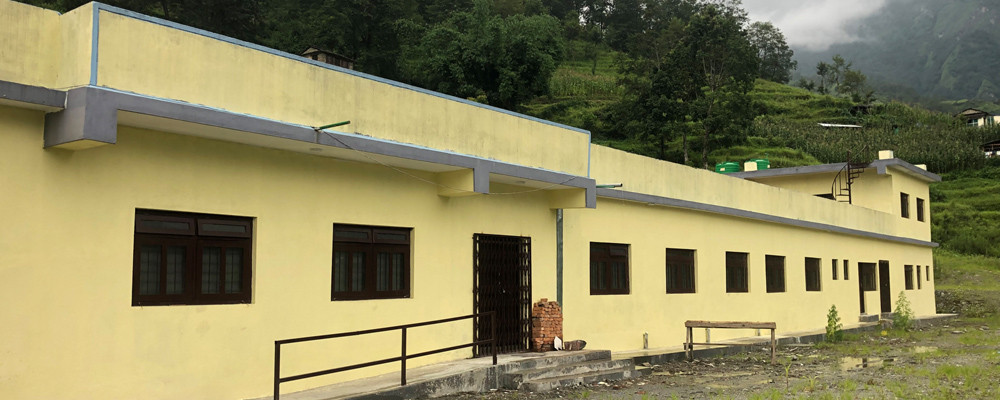पाँच करोड लगानीमा निर्मित अस्पताल भवन अलपत्र
