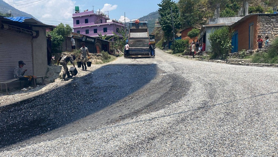 गलकोटको हरिचौर–हिलहुँदै ताराखोला जोड्ने सडक कालोपत्र