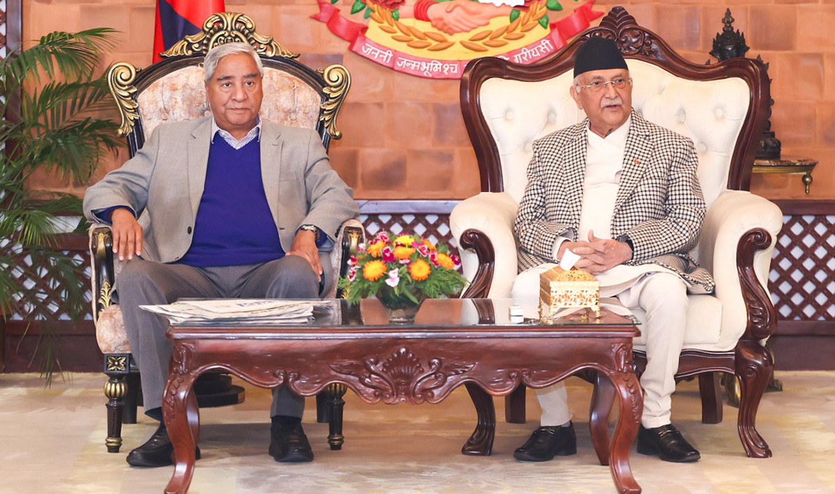 गृहमन्त्रीलाई लिएर देउवा पुगे बालुवाटार
