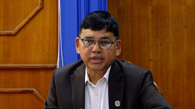 जिम्मेवार भएर गाडी नियमित चलाउन यातायात व्यवसायीलाई मन्त्री दाहालको आग्रह