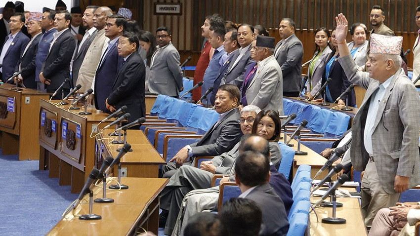 प्रतिनिधिसभा बैठक बस्दै नबसी भाेलि दिउँसाे १ बजेसम्मका लागि स्थगित