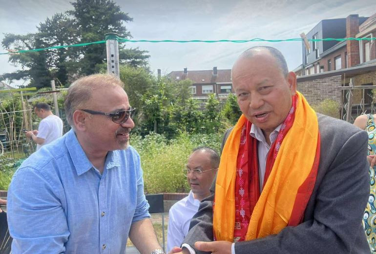 एमाले छाडेर आफ्नै घर माओवादीमा फर्किए गमबहादुर गुरुङ