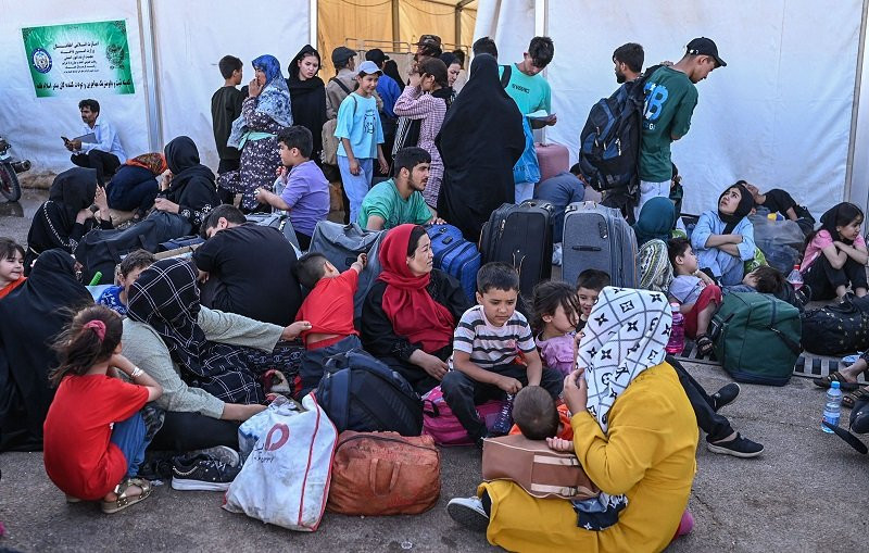 इरानबाट एकै हप्तामा ८८ हजारभन्दा बढी अफगानी स्वदेश फर्काइए