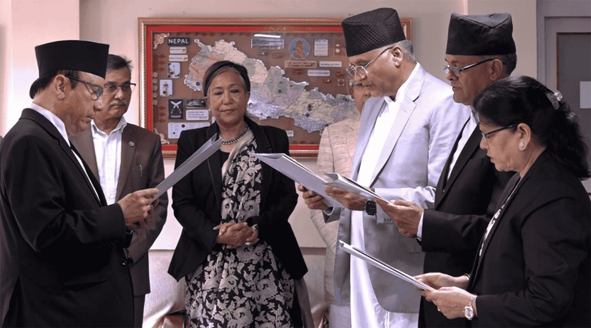 प्रधानन्यायाधीशद्वारा तीन न्यायाधीशलाई शपथ