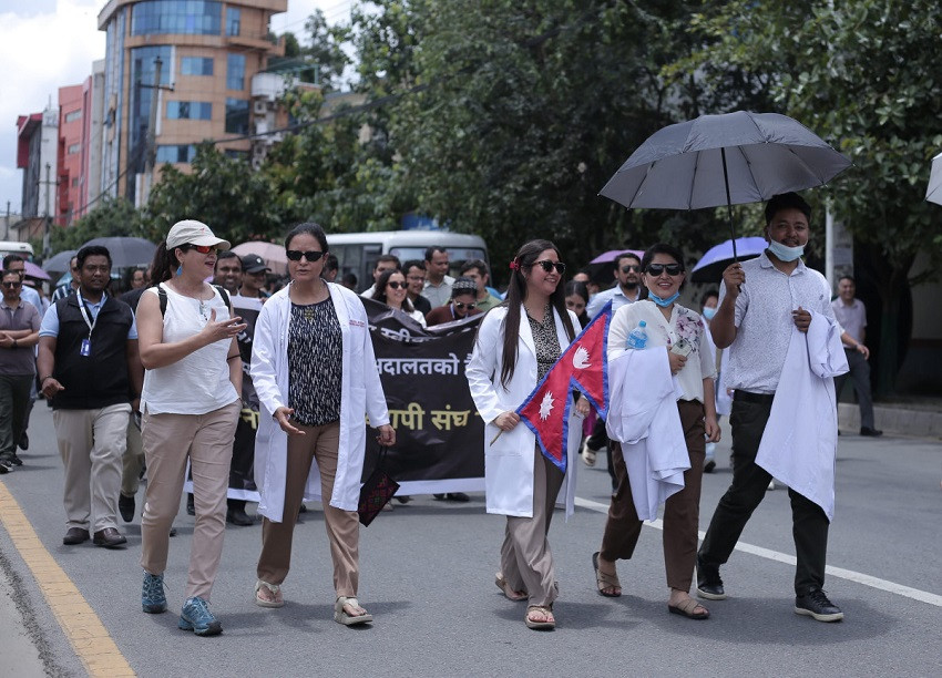 सहमति जुटेपछि चिकित्सक सङ्घको आन्दोलन स्थगित : आजदेखि अस्पतालमा सेवा नियमित