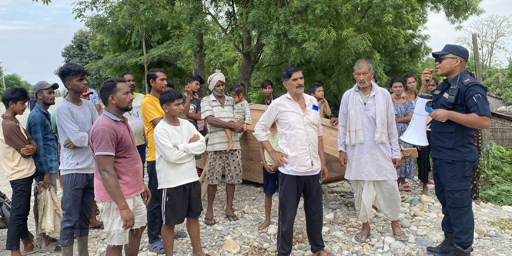 मनसुन सक्रिय भएसँगै नारायणी नदी आसपासका बस्तीमा सचेतना