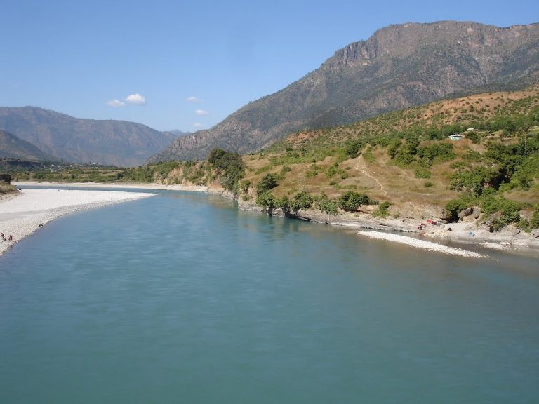 भेरी नदीमा टिपर खस्दा तीनजना बेपत्ता