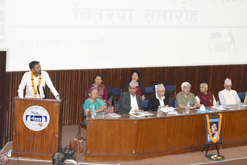 Puraskar१-पुरस्कार वितरण साउन १६.jpg