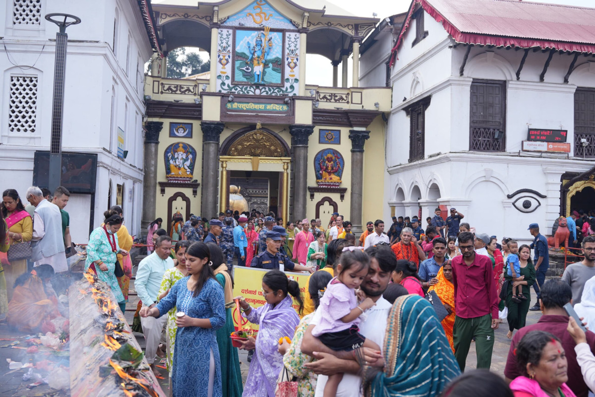 साउनको तेस्रो सोमबार पशुपतिनाथलगायत देशभरका शिवालयमा भक्तजनको घुइँचो