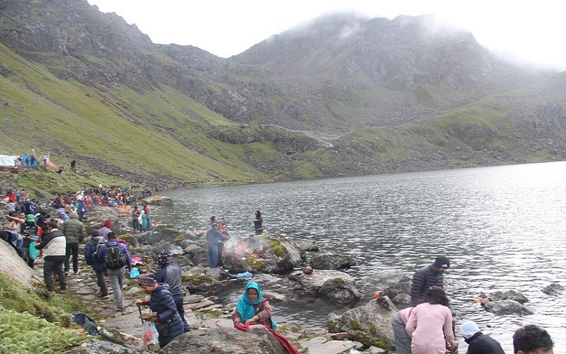 ‘माउण्टेन मेडिसिन सोसाइटी’ का चिकित्सक गोसाइँकुण्डमा