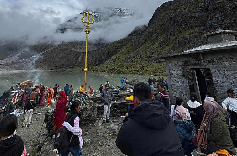 सोलुखुम्बुको दूधकुण्ड मेला भर्न गएका ७ सय जनाको निःशुल्क स्वास्थ्य परीक्षण