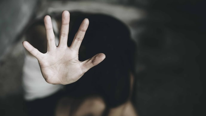 पसल जाँदा बाटो छेकेर १६ वर्षीया किशोरीमाथि जबरजस्ती करणी
