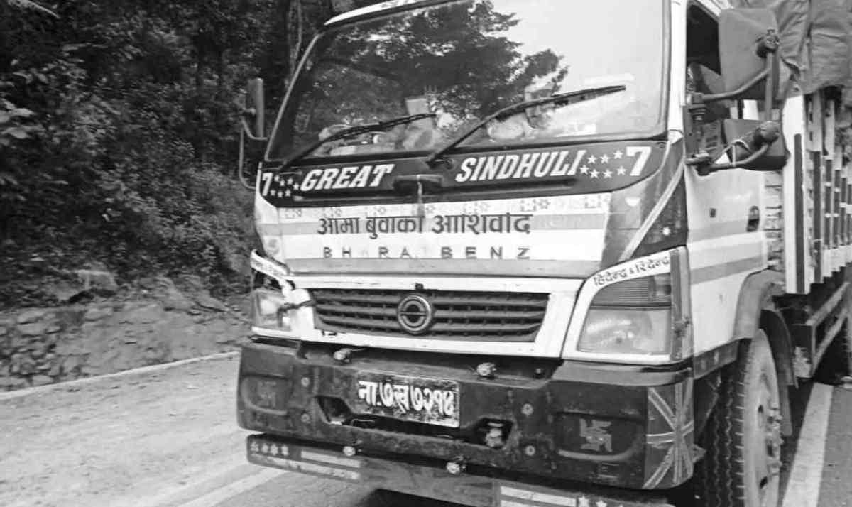 ट्रकले ठक्कर दिँदा काभ्रेमा मोटरसाइकल चालकको मृत्यु