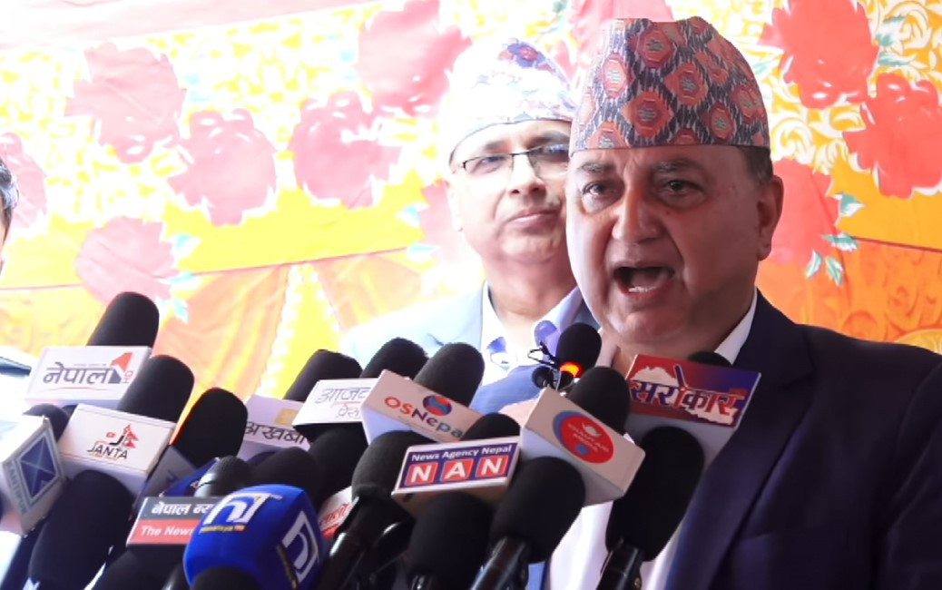 विद्या भण्डारीलाई ईश्वर पोखरेलको ढाडस- चुनौती आए भनेर मनोबल कमजोर नबनाउनू