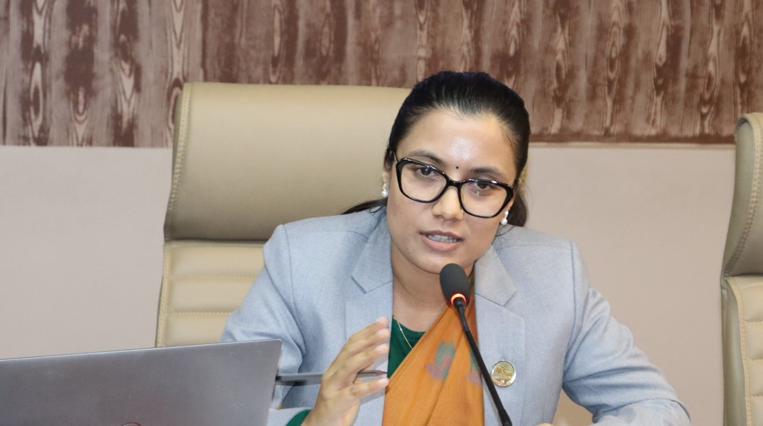 अबोध युवामाथि गोली बर्साउने सरकारलाई धिक्कार छ : सोविता गौतम